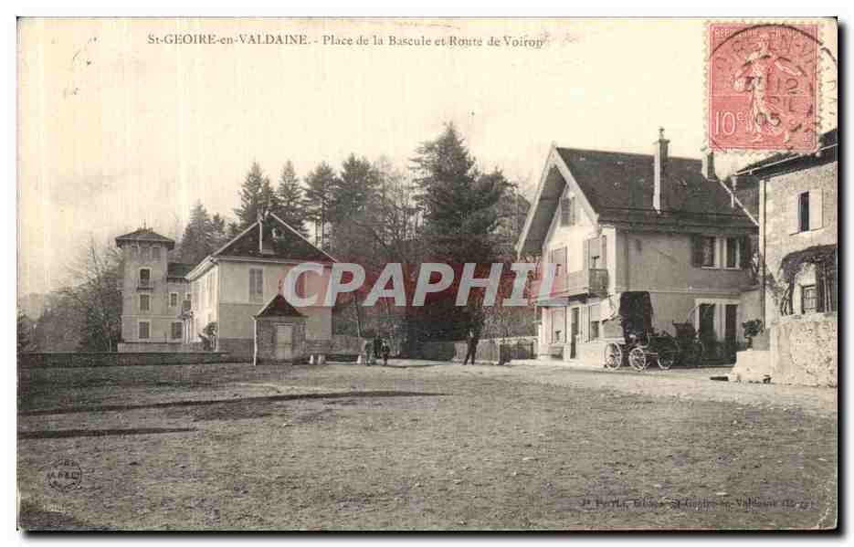 St-Geoire-en-Valdaine — Place de la Basculle et Route de Voiron — éditeur J. Porta, n° 38