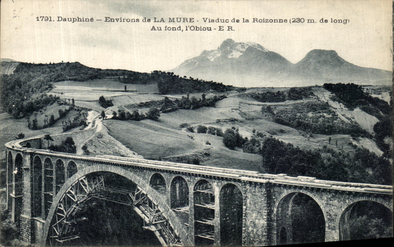 Environ de LA MURE — Viaduc de la Roizonne (230 m. de long) — Au fond, l'Obiou — E.R.