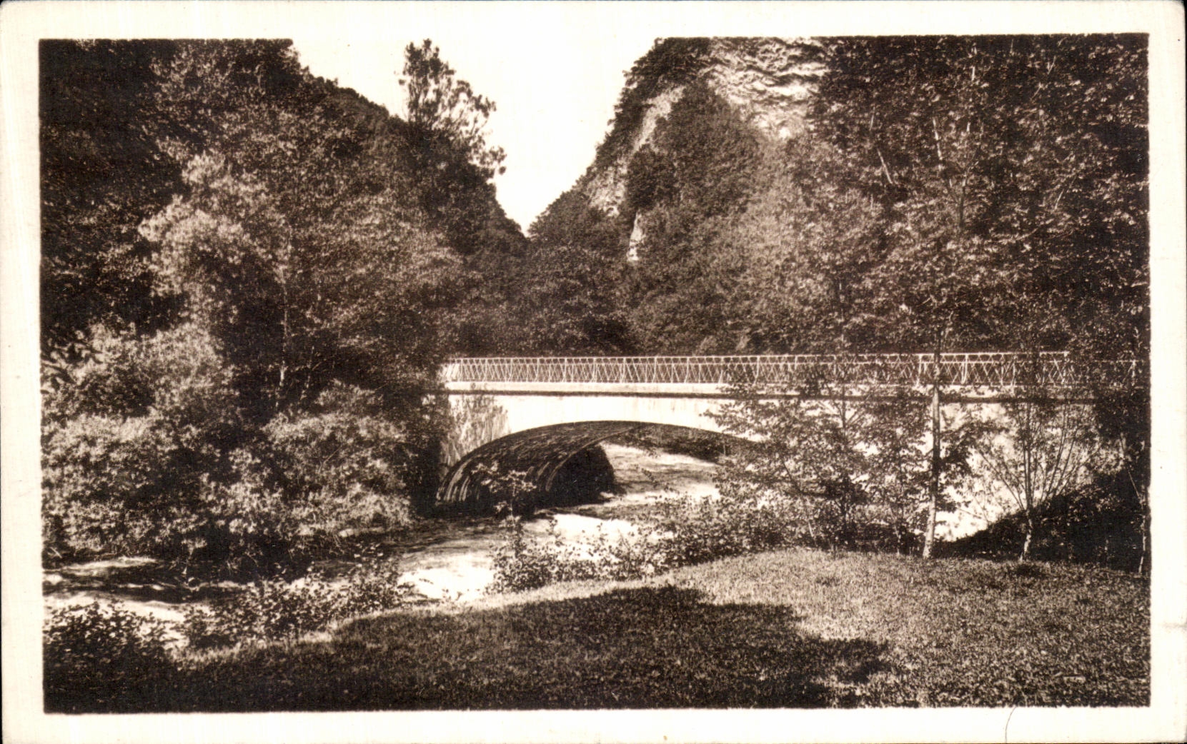 Allevard-les-Bains — Pont sur le Bréda — éditeur L'Art des Arts Photomécaniques, Paris
