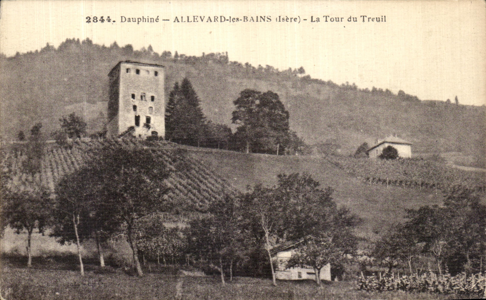 Allevard-les-Bains (Isère) — La Tour du Treuil — Éditeur : Dauphiné, n° 2844