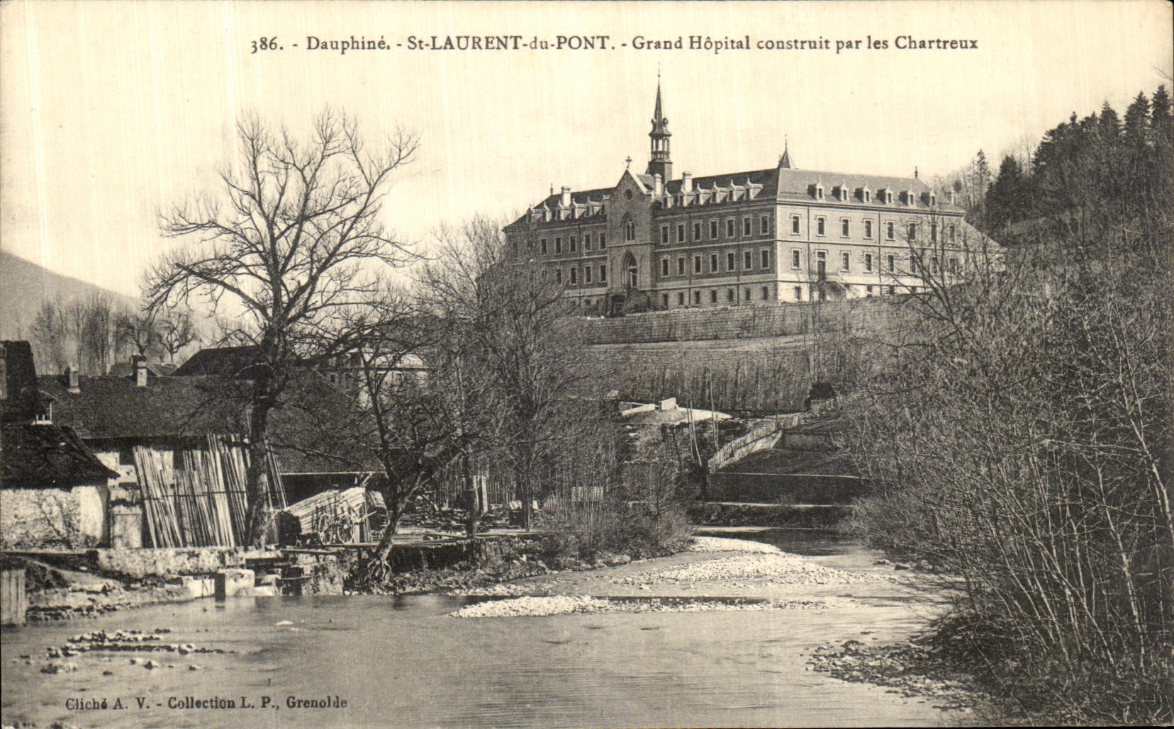 St-LAURENT-du-PONT - Grand Hôpital construit par les Chartreux — Cliché A. V., Collection L. P. Grenolde