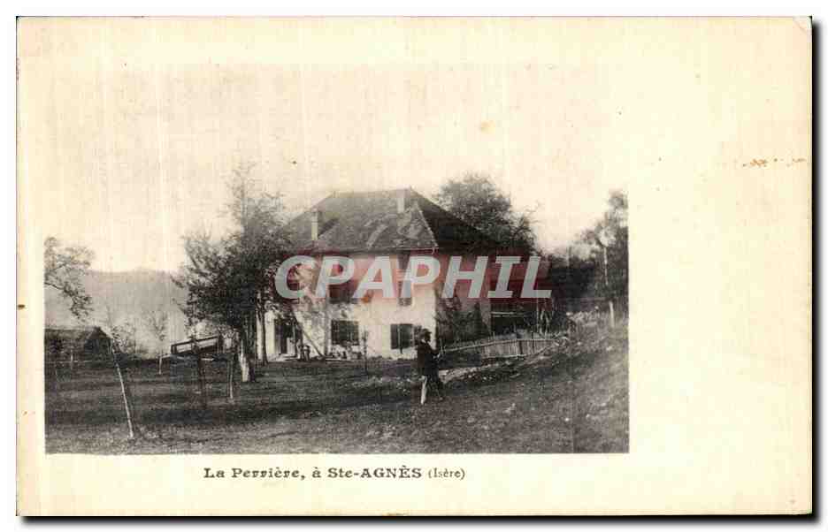 La Perrière, à Ste-AGNÈS (Isère) — vue d'une maison avec un homme — éditeur CPAPHIL