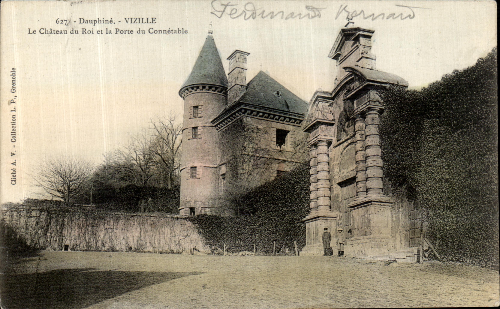Vizille - Le Château du Roi et la Porte du Connétable — Cliché A. V., Grenoble, n° 6277
