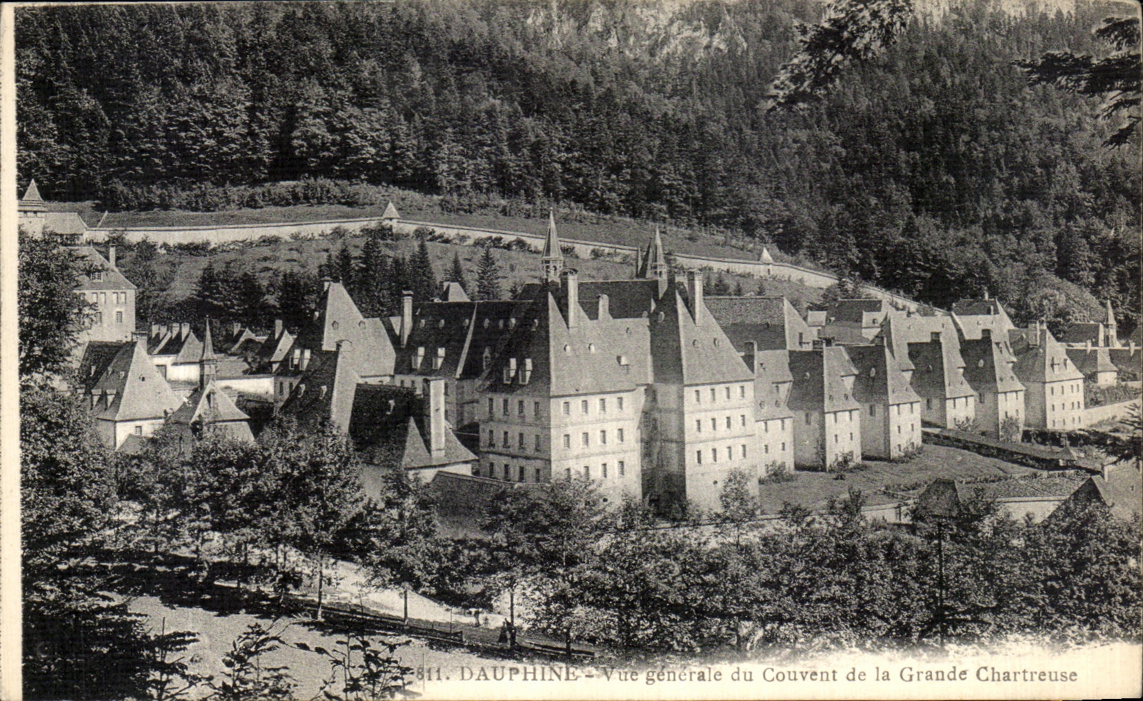 Dauphiné - Vue générale du Couvent de la Grande Chartreuse
