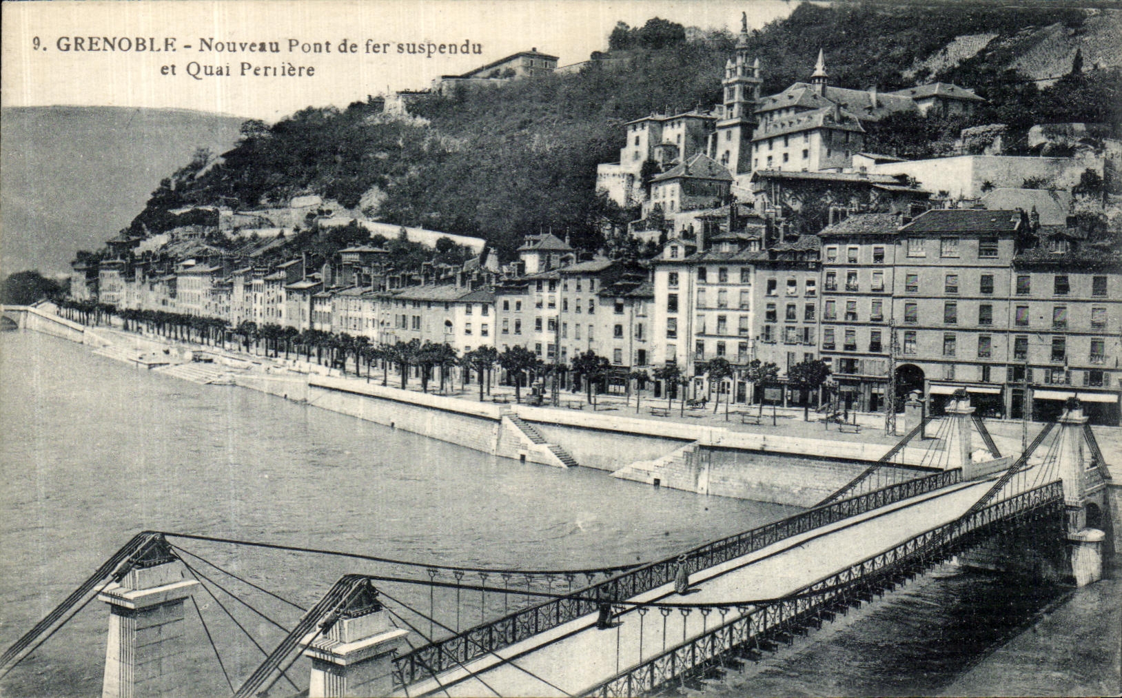 CPA Grenoble Nouveau Pont de fer suspendu et Quai Perriere