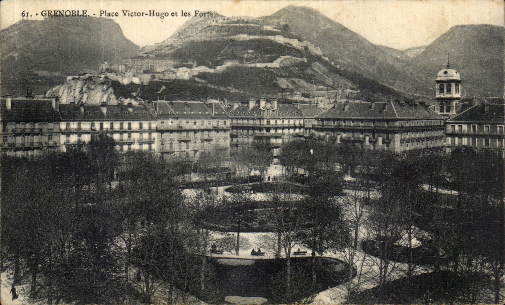 CPA Grenoble Place Victor Hugo et les Forts