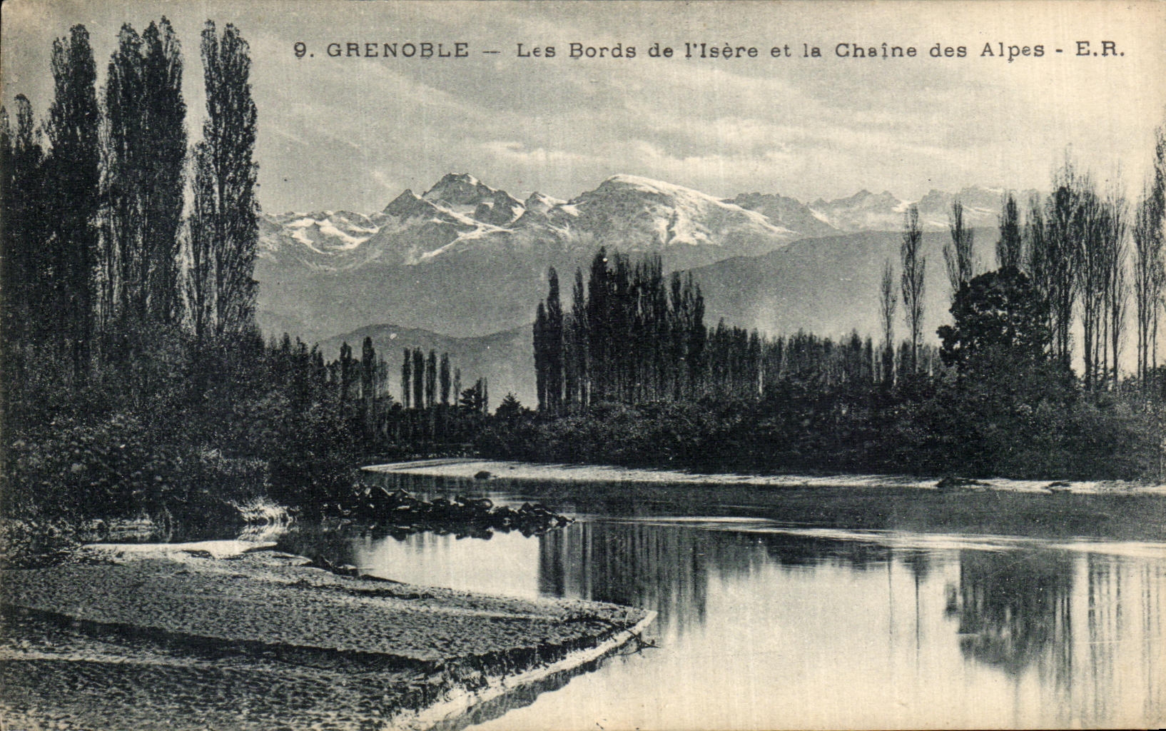 CPA Grenoble Les Bords de I Isere et la Chaine des Alpes