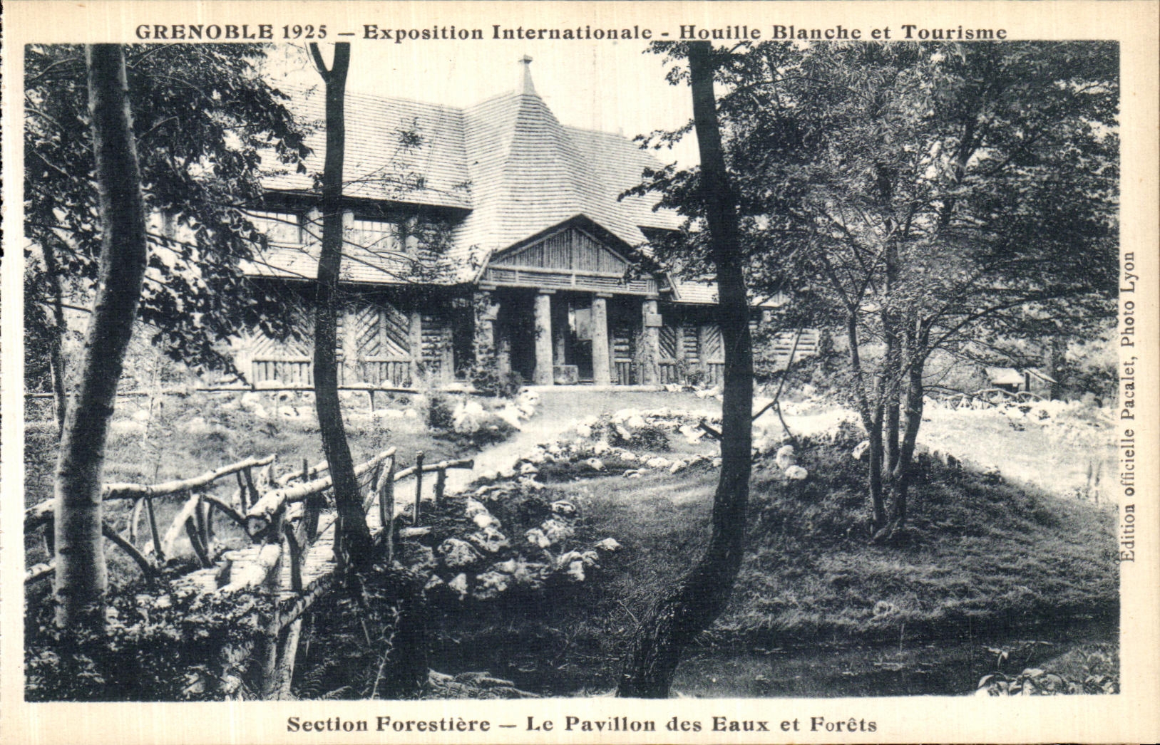 Grenoble 1925 — Exposition Internationale — Houille Blanche et Tourisme — Section Forestière — Le Pavillon des Eaux et Forêts — Édition officielle Pacale, Photo Lyon