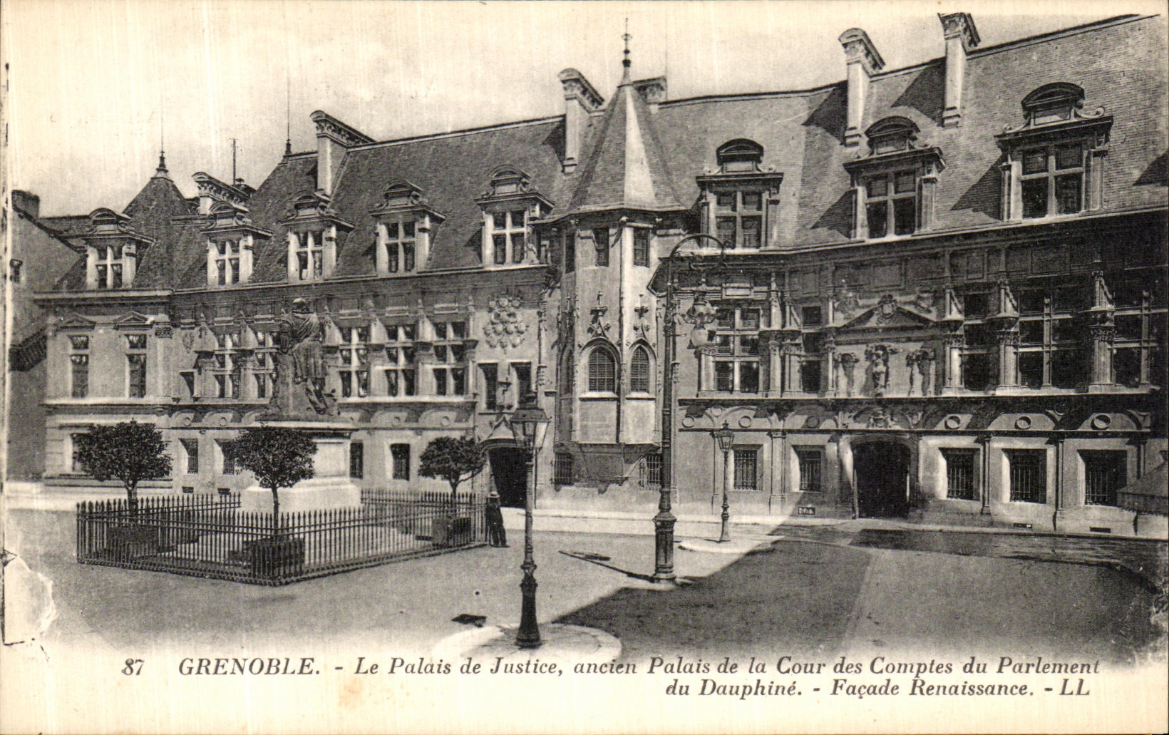 CPA Grenoble Le Palais de Justice ancien Palais de la Cour des Comptes du Parlement du Dauphine Facade Renaissance