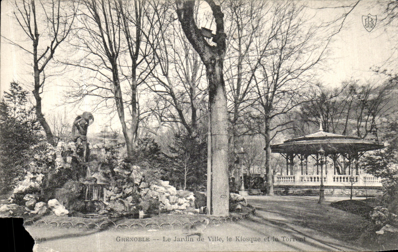 CPA Grenoble Le Jardin de Ville Le Klosque et le Torrent
