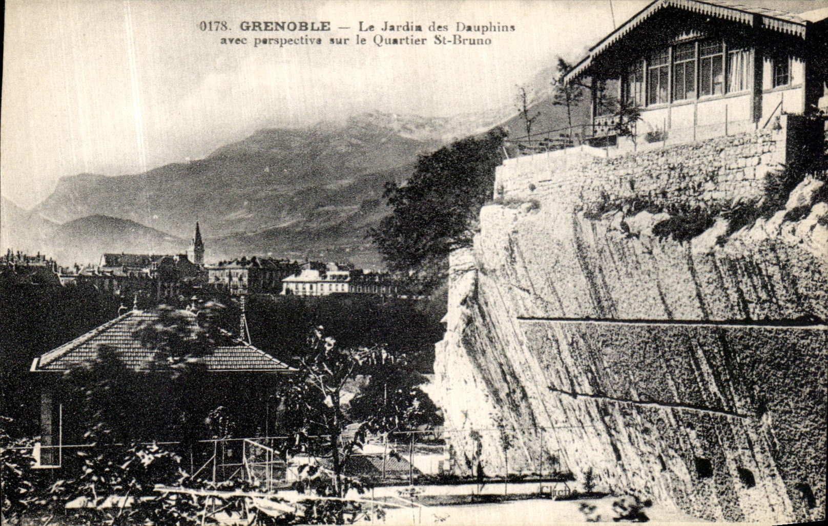 CPA Grenoble Le Jardin des Dauphins avec Perspective sur le Quartier St Bruno