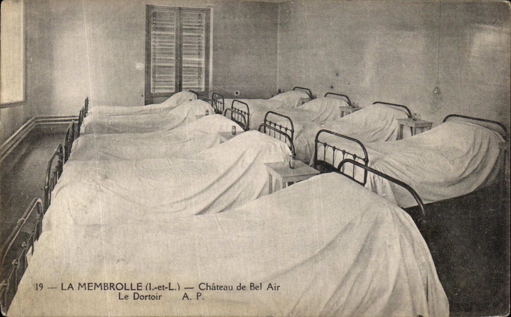 CPA La Membrolle Chateau du Bel Air Le Dortoir