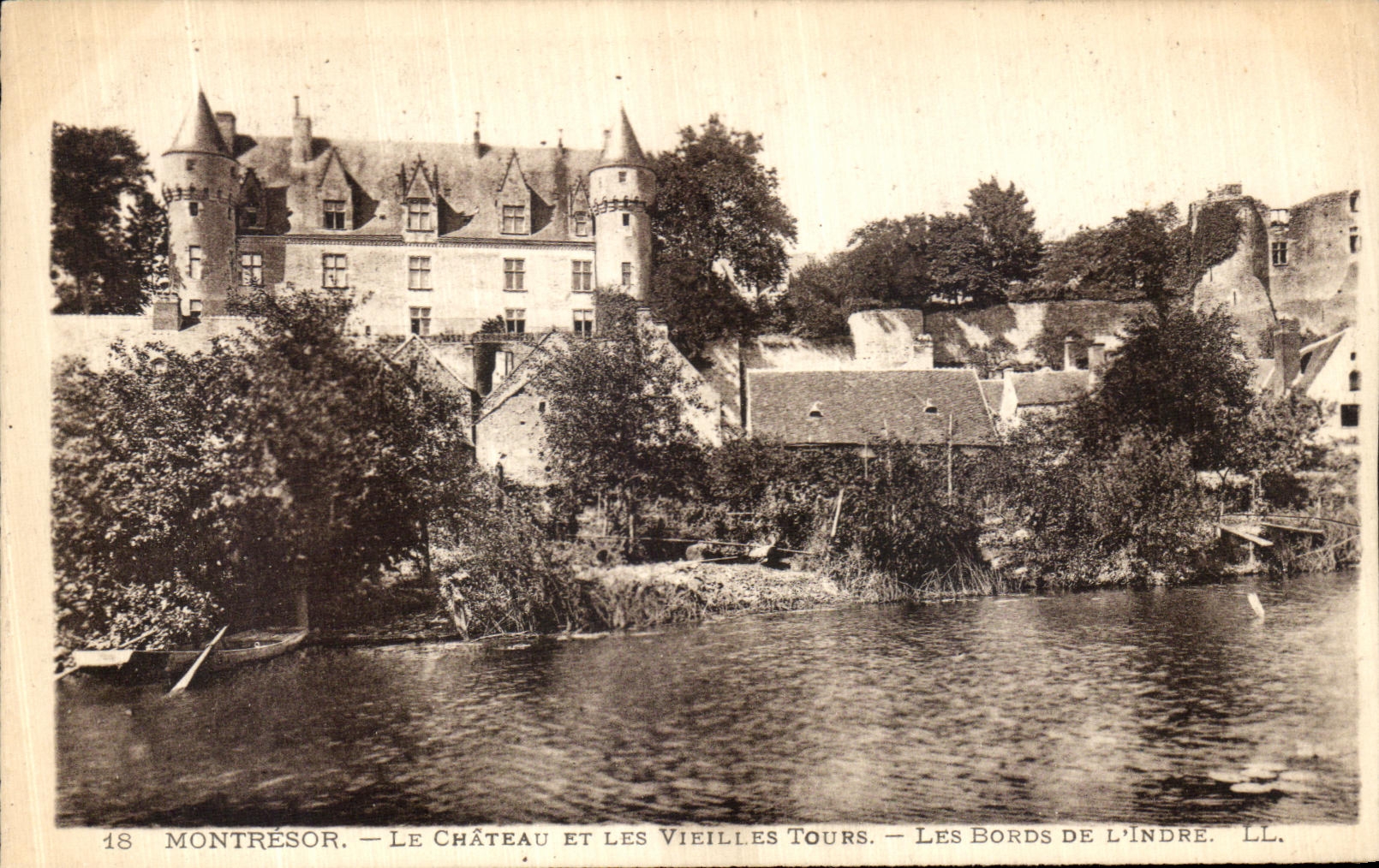 CPA Montresor Le Chateau Et Les Vielles Tours Les Bords De L Indre 