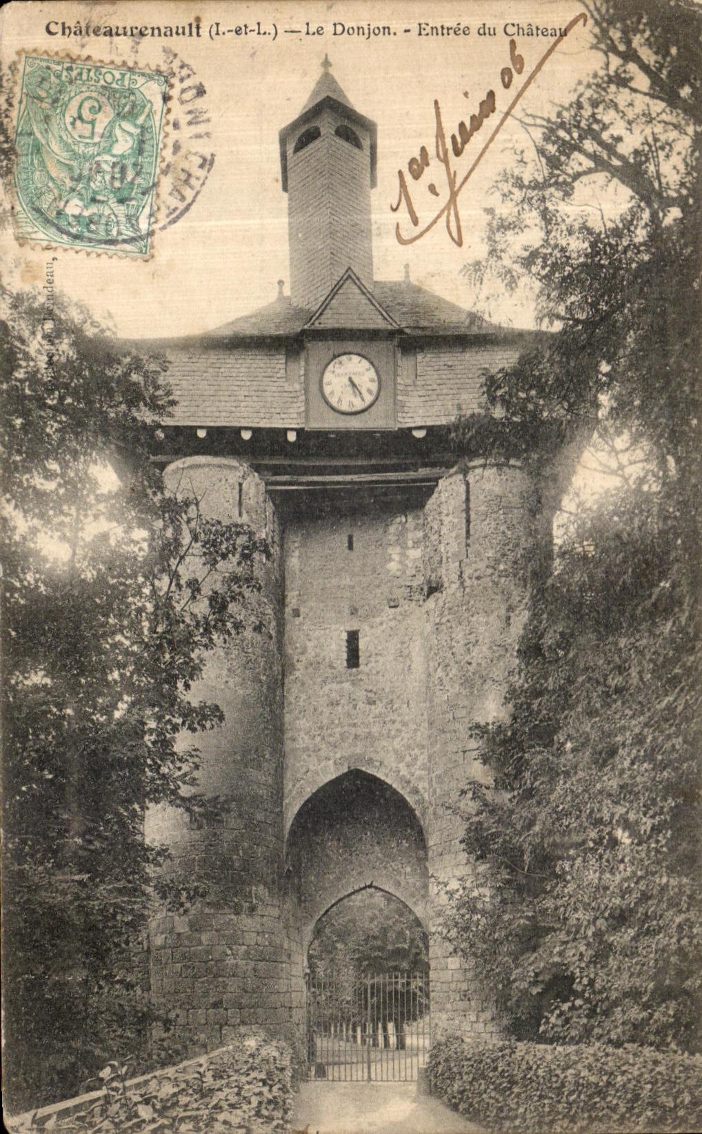CPA Chateaurenault Le Donjon Entree du chateau