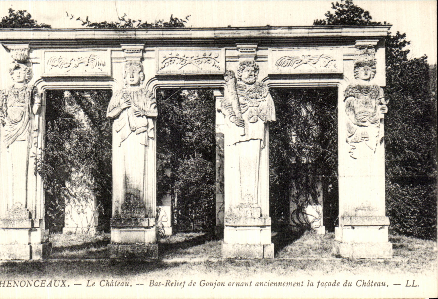 CPA Chenonceaux Le Chateau Bas Relief de Goujon or ornant anciennement la Facade du Chateau 