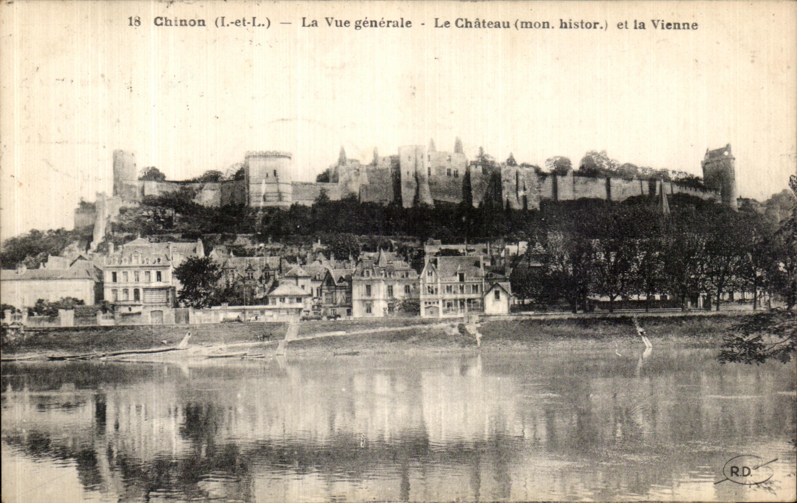 CPA Chinon La Vue Generale Le Chateau et la Vienne