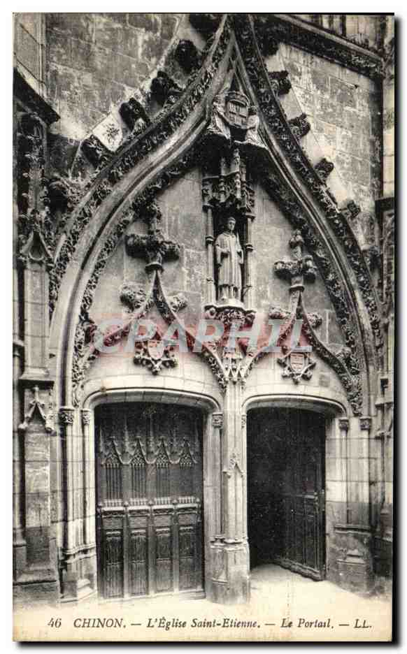 CPA Chinon L Eglise Saint Etienne Le Portail 