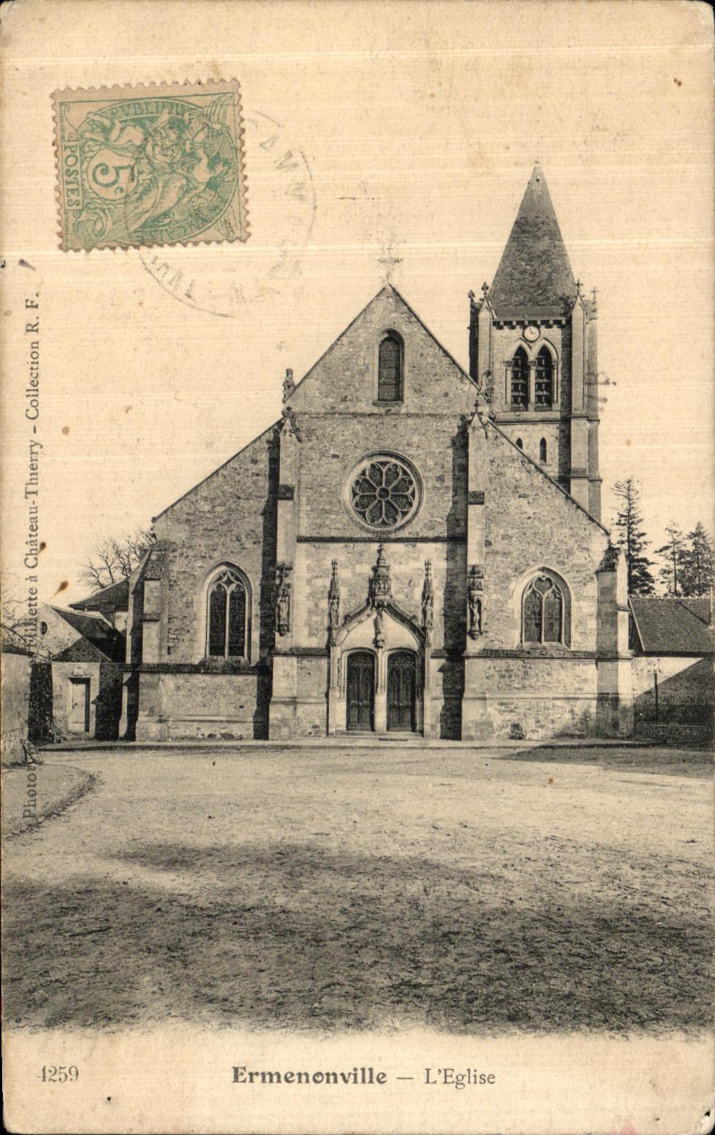CPA Ermenonville L Eglise