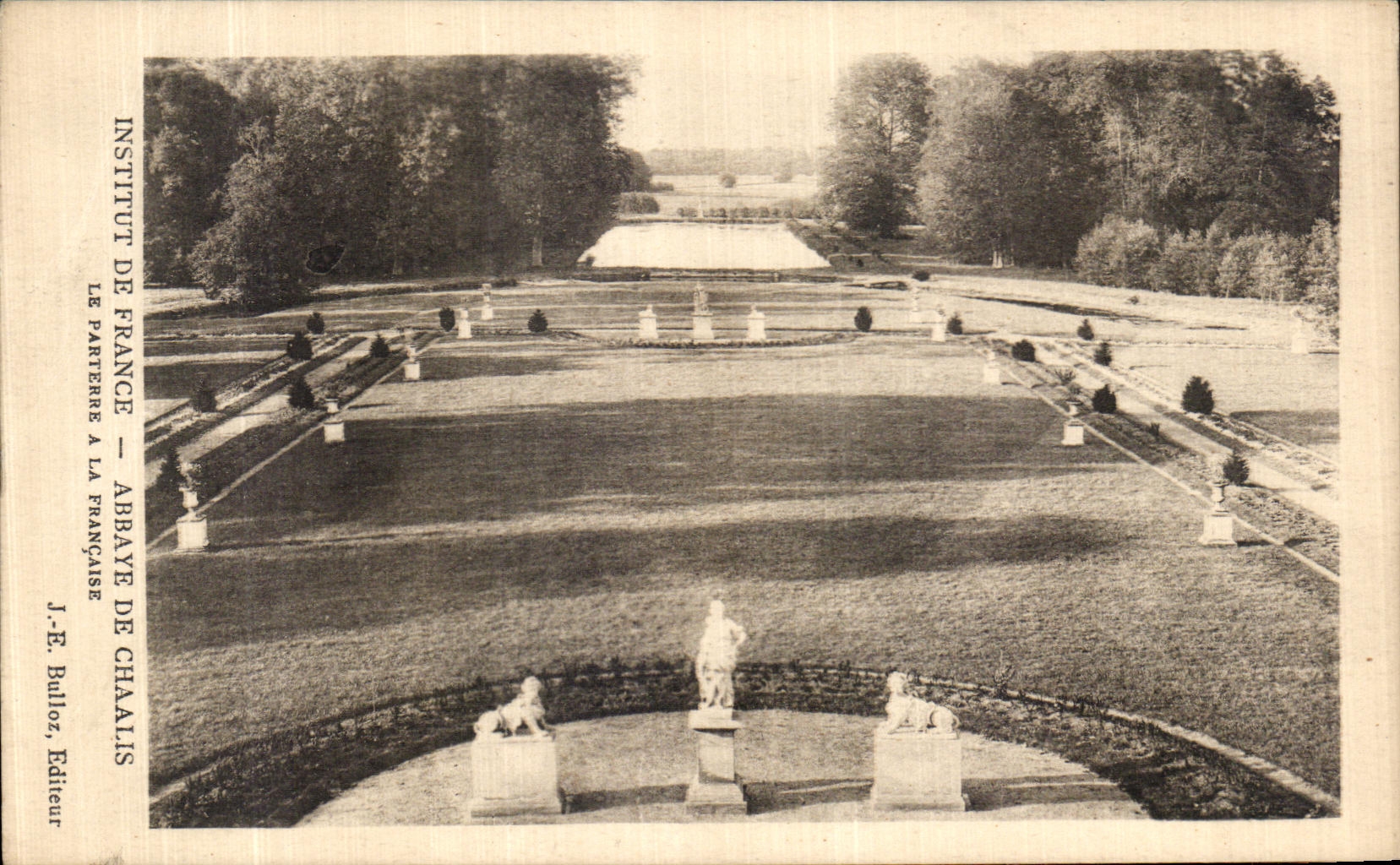 Jardin à l'abbaye de Chaalis — Institut de France — J.-E. Bulloz, Editeur