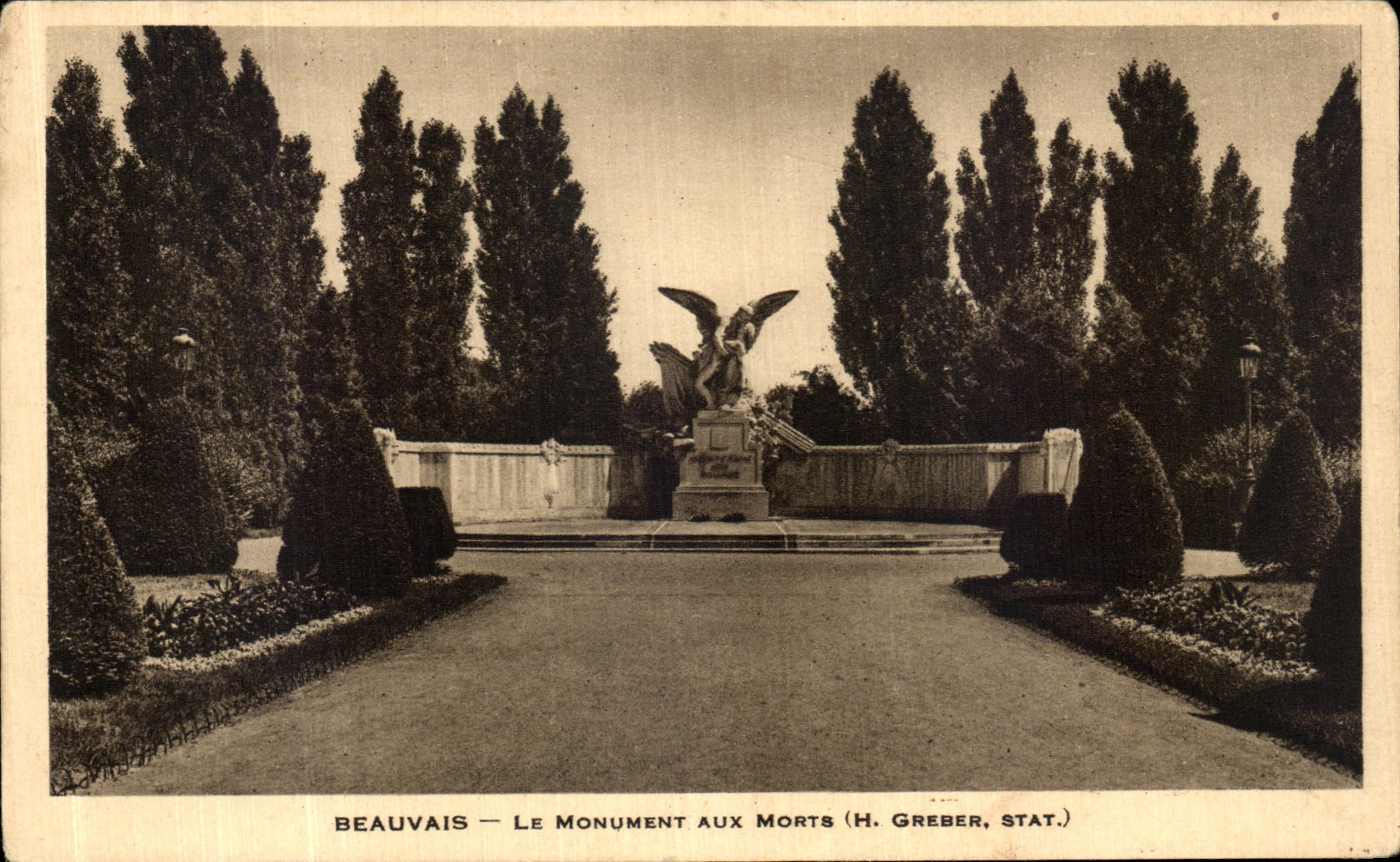 CPA Beauvais Le Monument Aux Morts Militaria