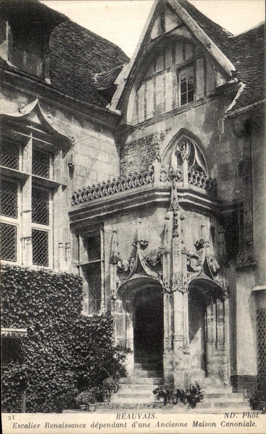 CPA Beauvais Escalier Renaissance Dependant d Une Ancienne Maison Canoniale 