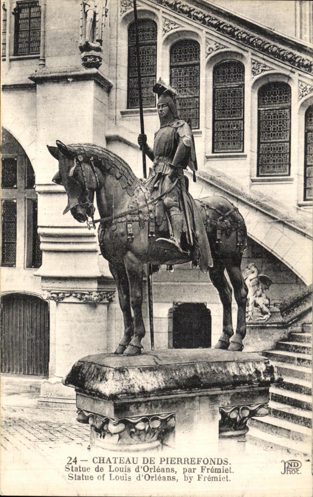 Château de Pierrefonds — Statue de Louis d'Orléans par Frémiet — N.D. Prot.