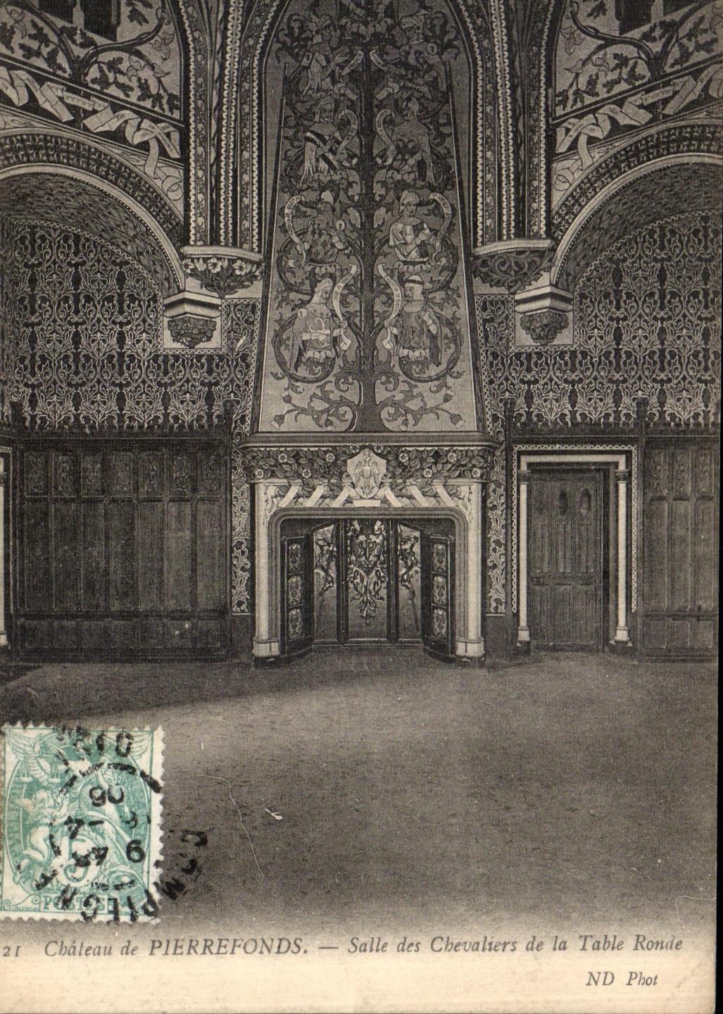 Château de PIERREFONDS — Salle des Chevaliers de la Table Ronde — ND Phot