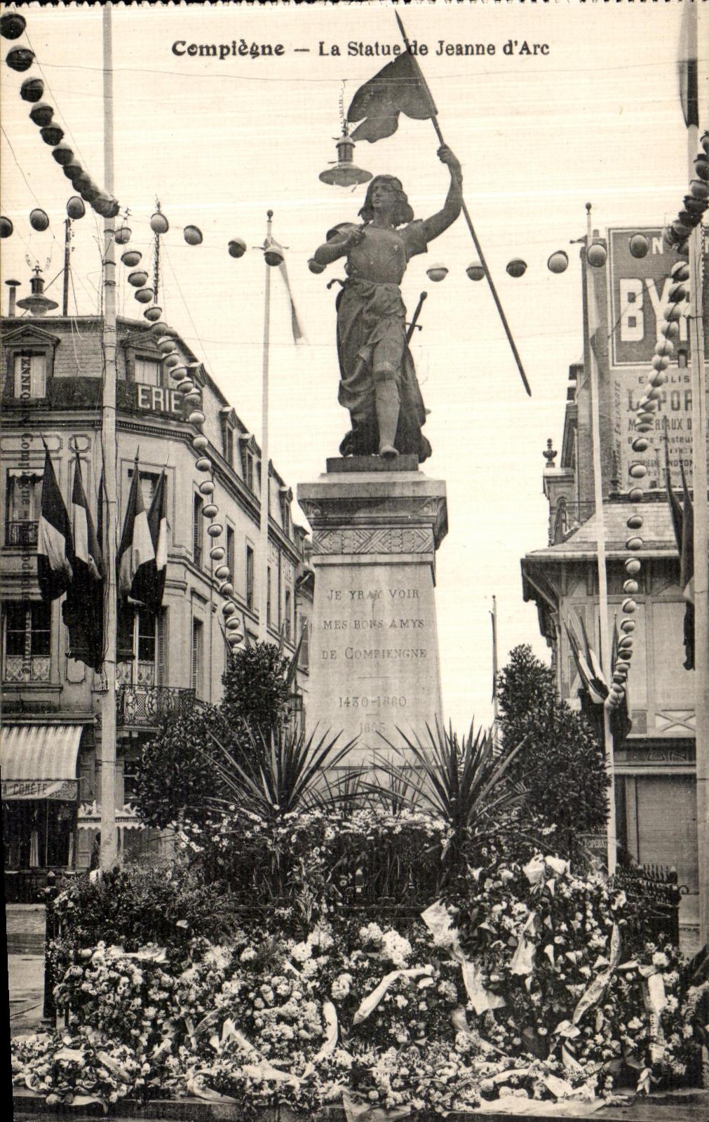 CPA Compiegne La Statue de Jeanne d Arc