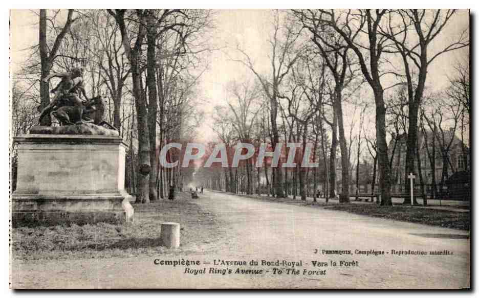 CPA Compiegne L Avenue du Bond Royal Vers la Foret