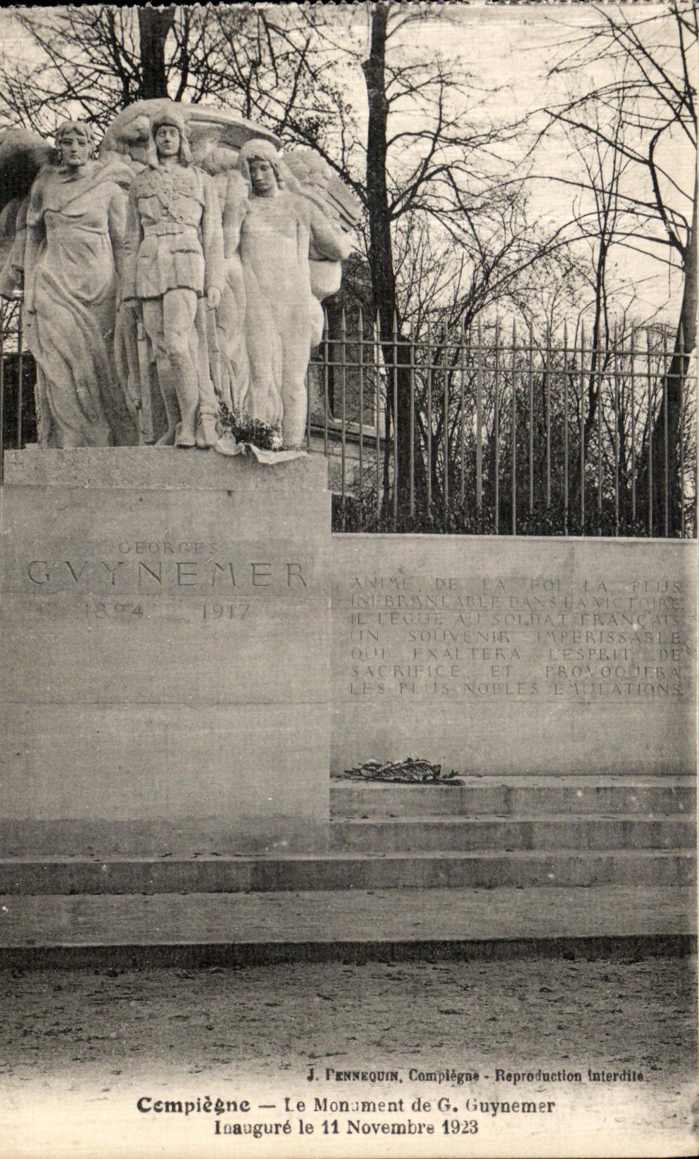 CPA Compiegne Le Monument de G Guynemer