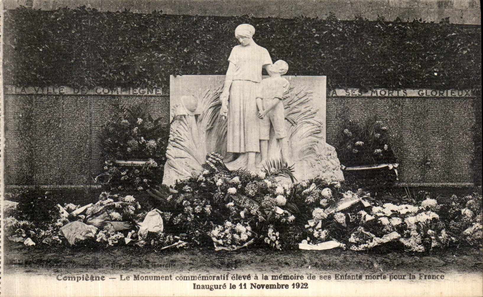CPA Compiegne Le Monument Commemoralif eleve a la Memoire de ses Enfants Morie Pour la Fronce