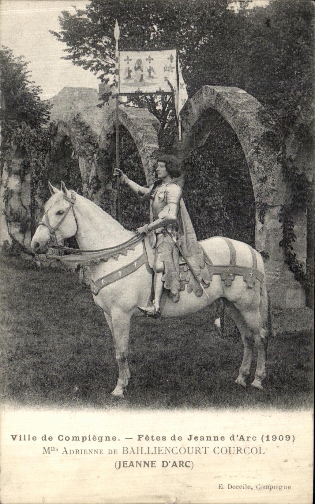 Ville de Compiègne — Fêtes de Jeanne d'Arc (1909) — Mlle Adrienne de Baillencourt Courcol