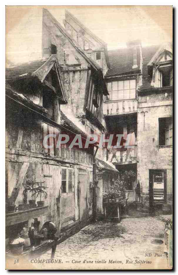 Compiègne — Cour d'une vieille Maison, Rue Solferino — ND Phot