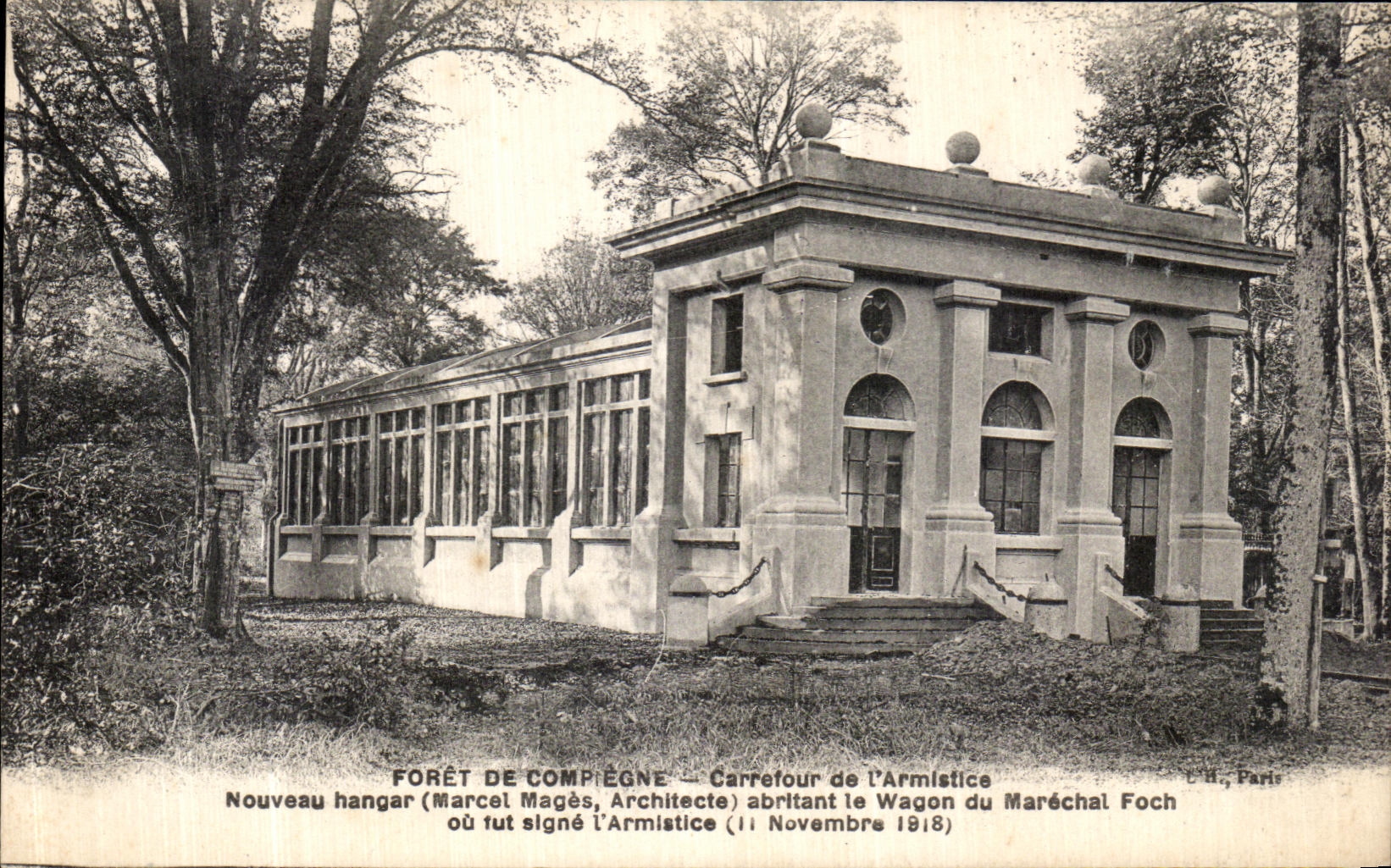Forêt de Compiègne — Carrefour de l'Armistice — Nouveau hangar (Marcel Magès, Architecte) abritant le Wagon du Maréchal Foch (11 Novembre 1918)