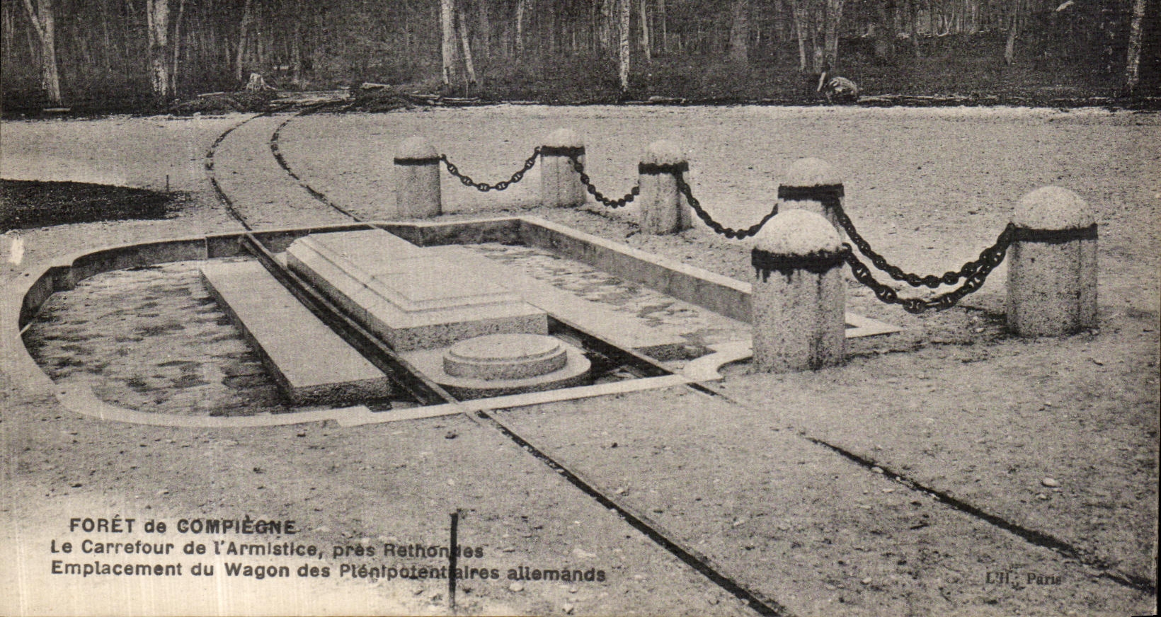 CPA Foret De Compiegne Le Carrefour de L Armistice pres Rethondes Militaria