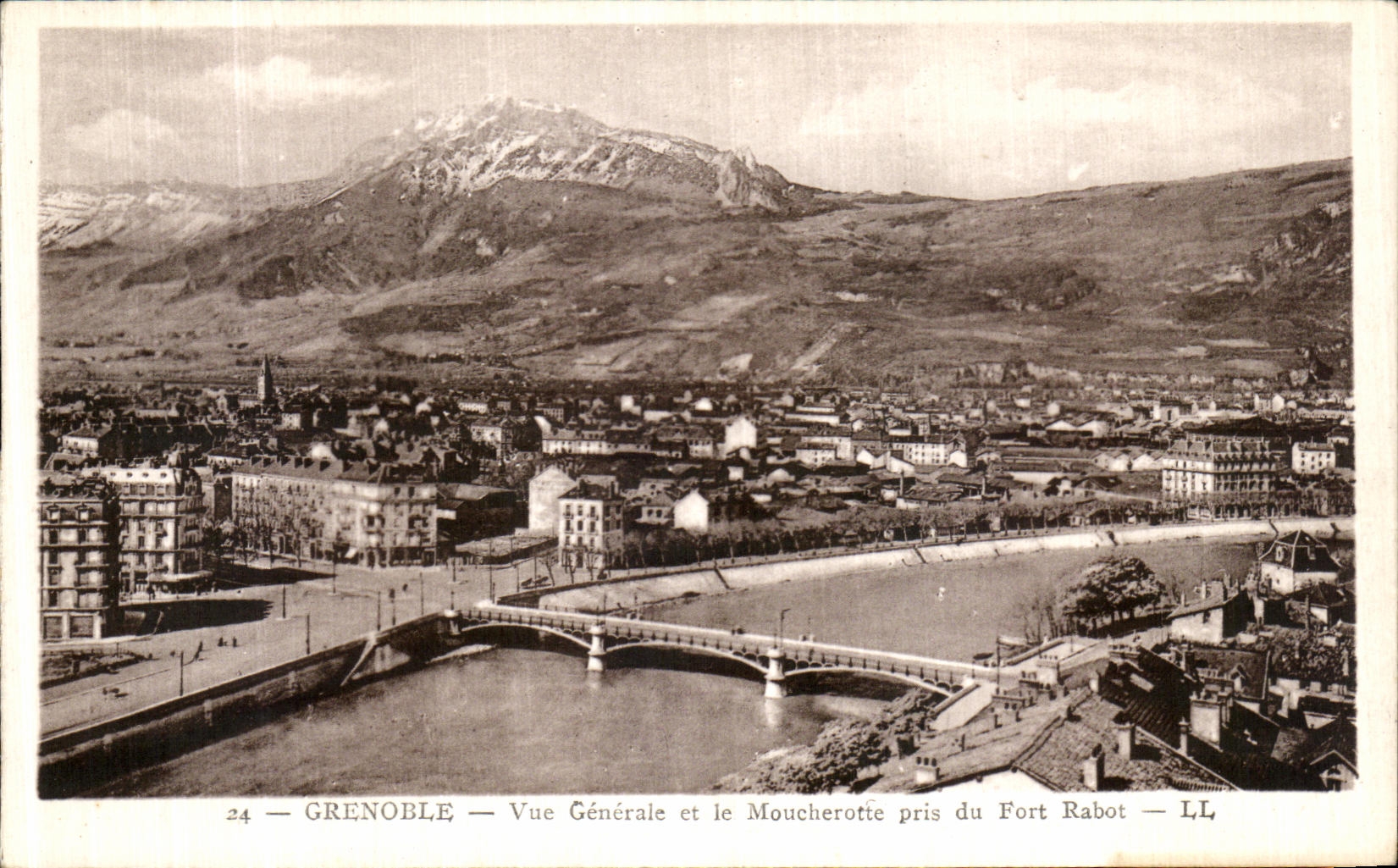 CPA Grenoble Vue Generale et le Moucherotte Pris du Fort Rabot