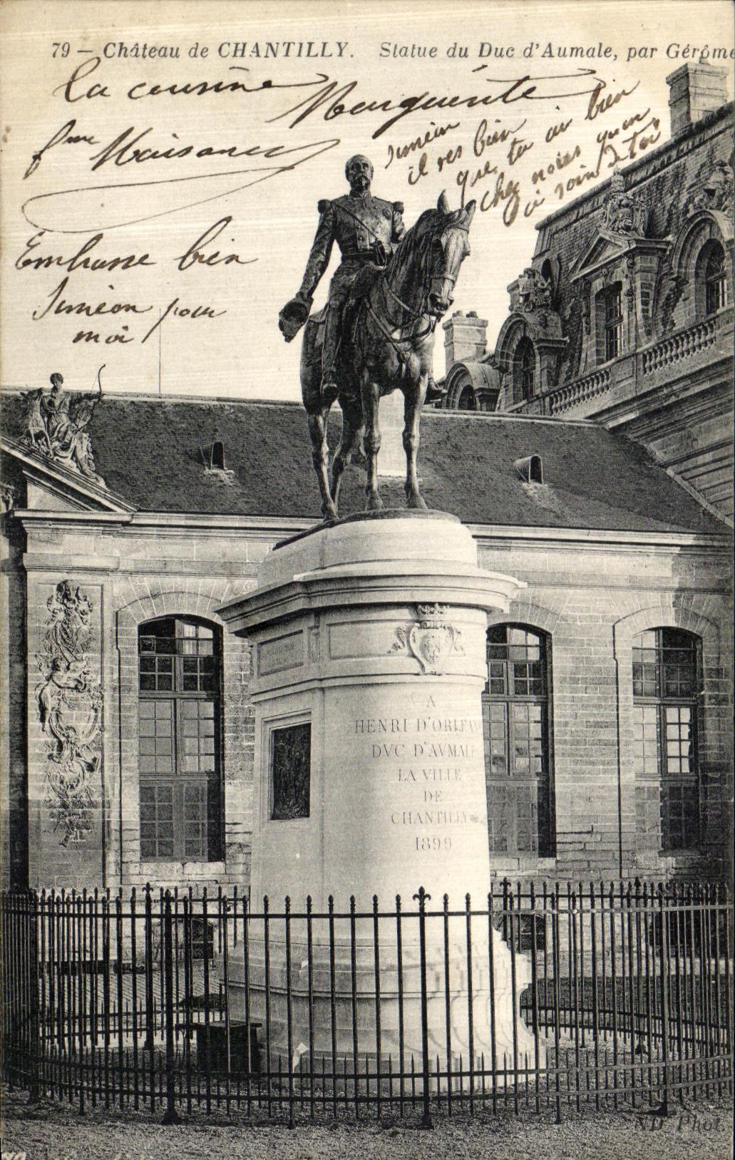 CPA Chateau de Chantilly Statue du Due d Aumale par Gerome