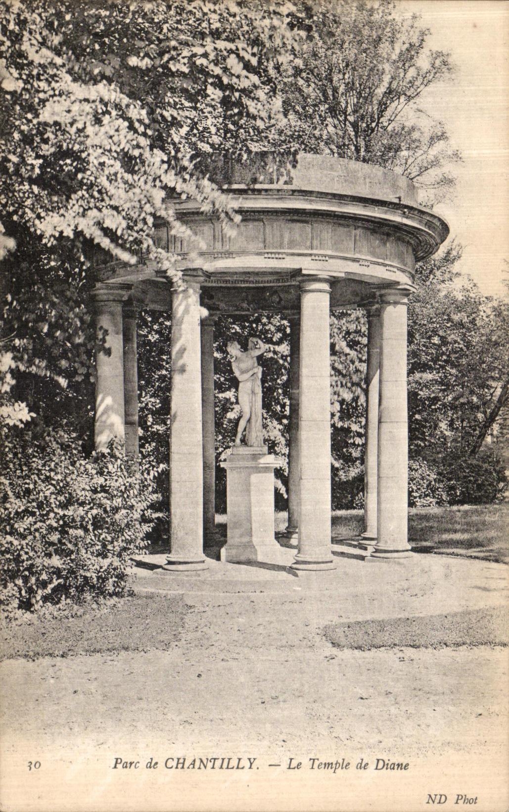 Parc de CHANTILLY — Le Temple de Diane — ND Phot