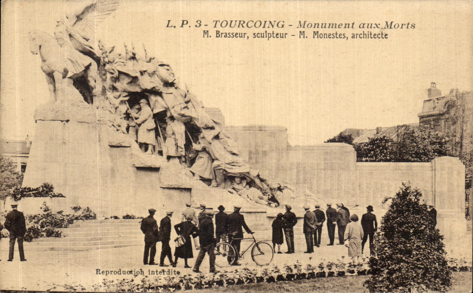 CPA Tourcoing Monument aux Morts Militaria