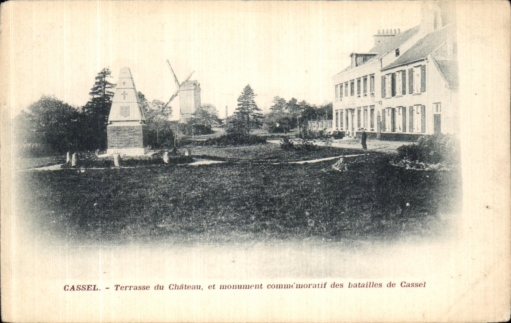 CPA Cassel Terrasse du Chateau et Monument Commiemoratif des Batailes de Cassel Moulin 