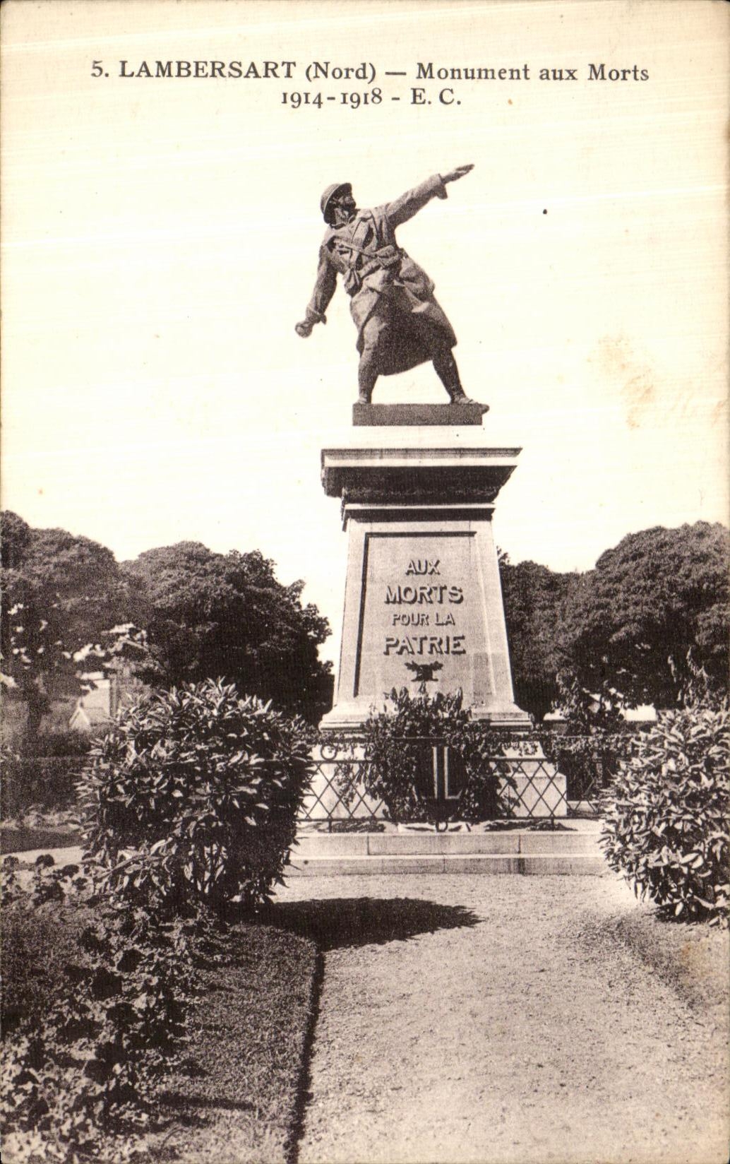CPA Lambersart Monument aux Morts Militaria