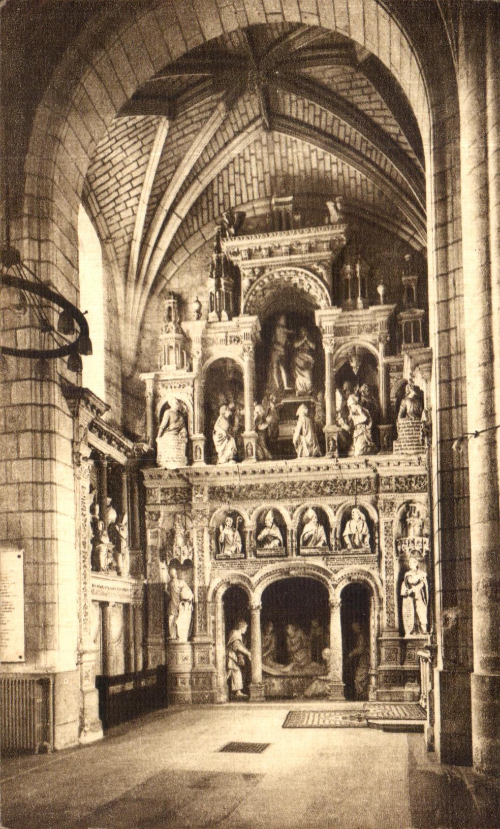CPA Les Saints De Solesmes La Chapelle de Notre Dome Transept de Gauche 