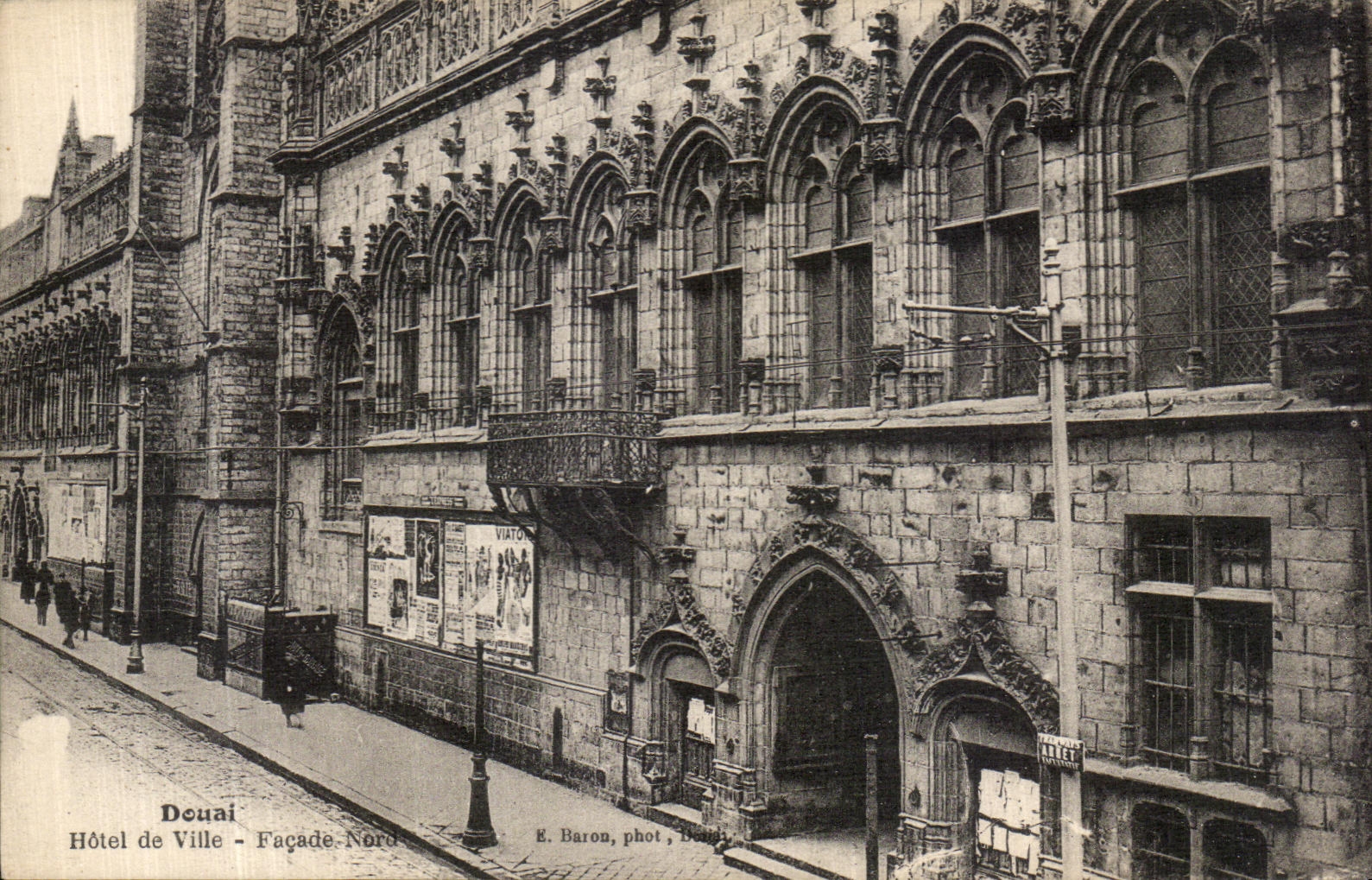 CPA Douai Hotel de Ville Facade Nord 