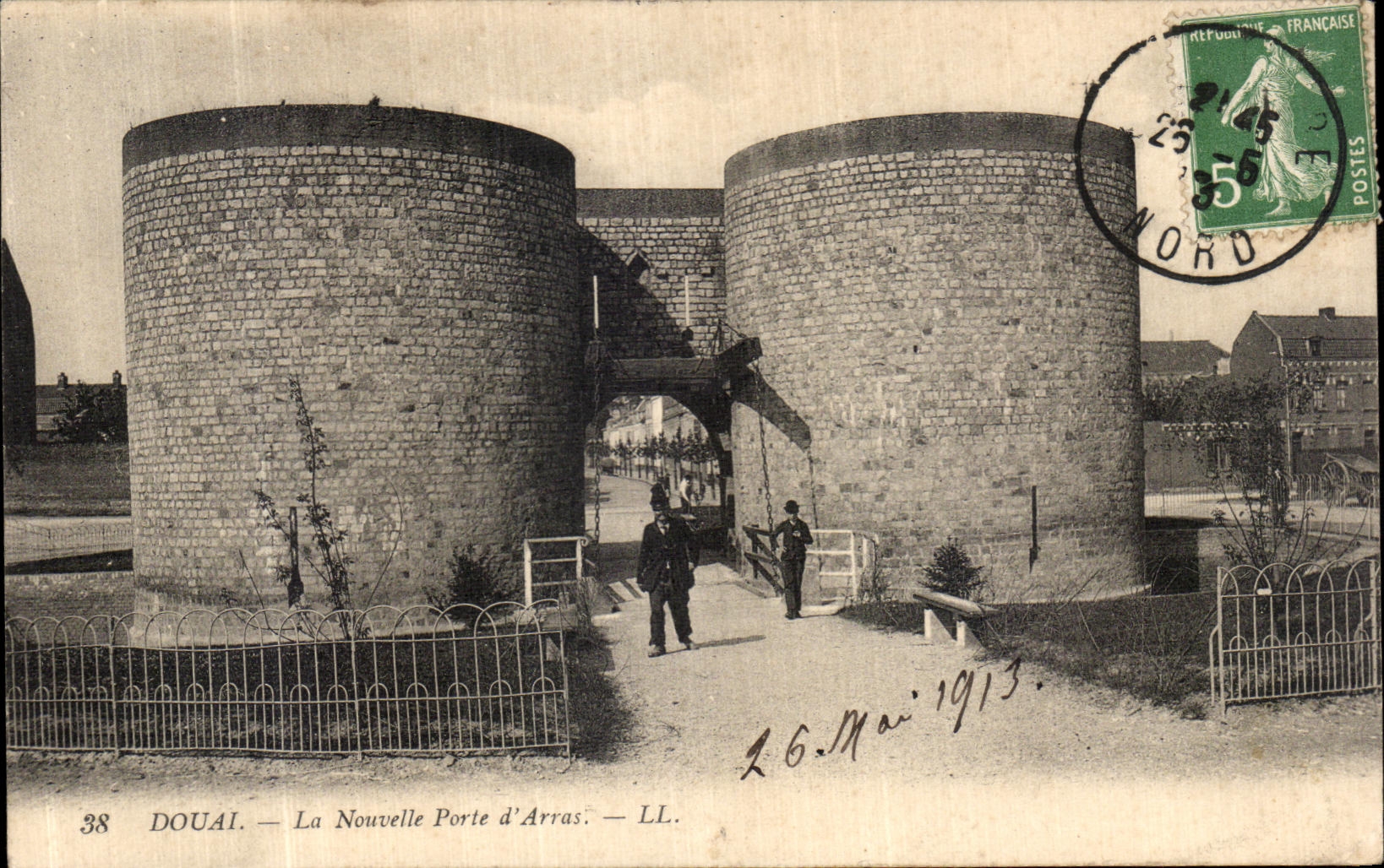 CPA Douai La Nouvelle Porte d Arras 