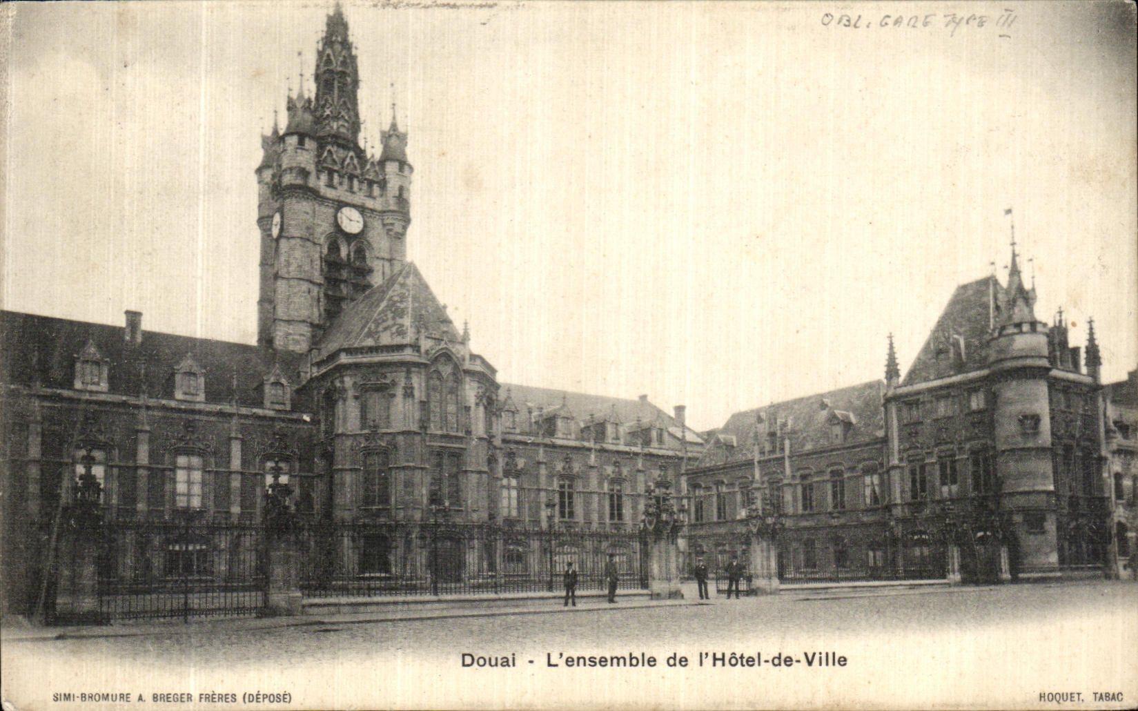 CPA Douai L Ensemble de l Hotel de Ville 