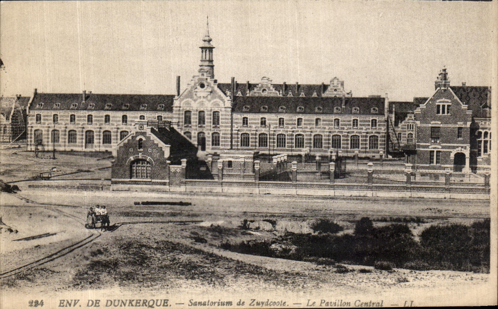 CPA Dunkerque Sanatorium de Zuydcoote Le pavillon Central 