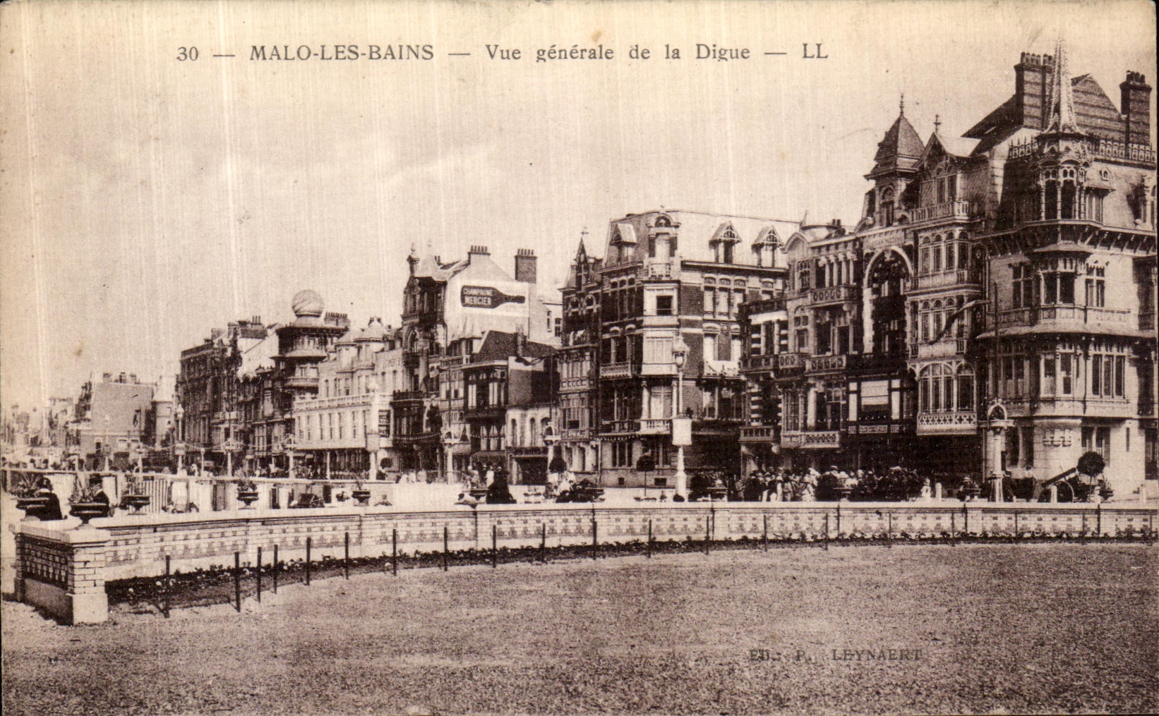 Malo-les-Bains — Vue générale de la Digue — Éd. P. Leynaert