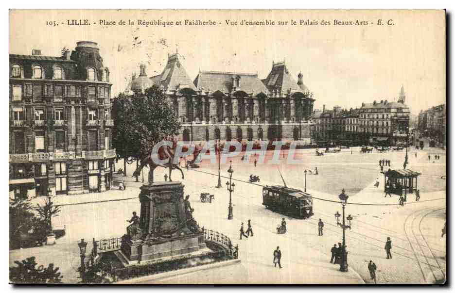 CPA Lille Places de la Republique et Faidherbe Vue d ensemble sur le palais des Beaux Arts