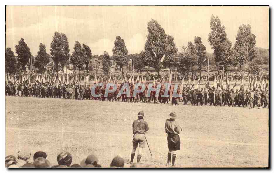 CPA Lille Cinquantenaire des congres eucharistiquues internationaux Cardinal Liegart Defile des drapeaux Scouts
