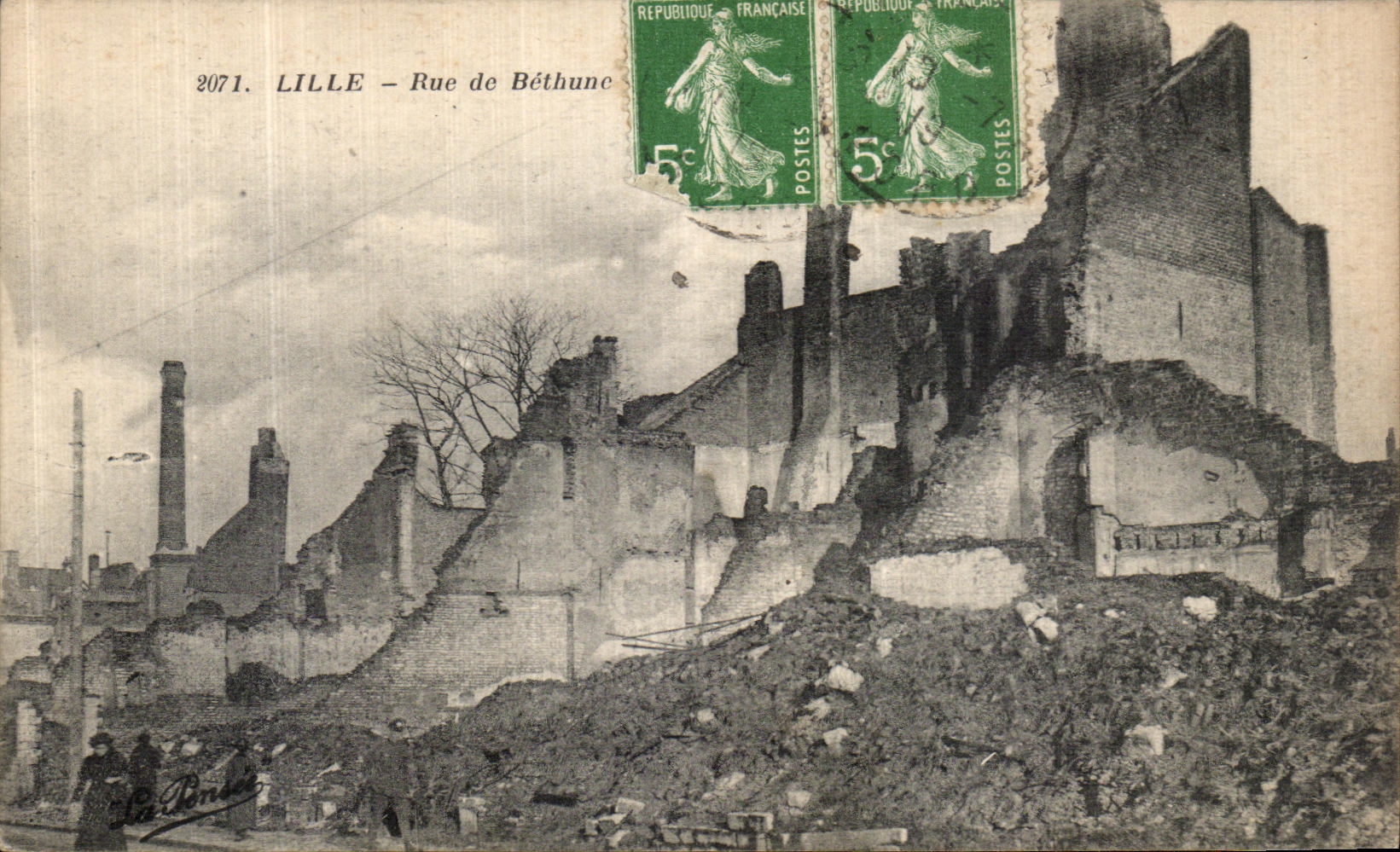 CPA Lille Rue de Bethune Ruines Militaria